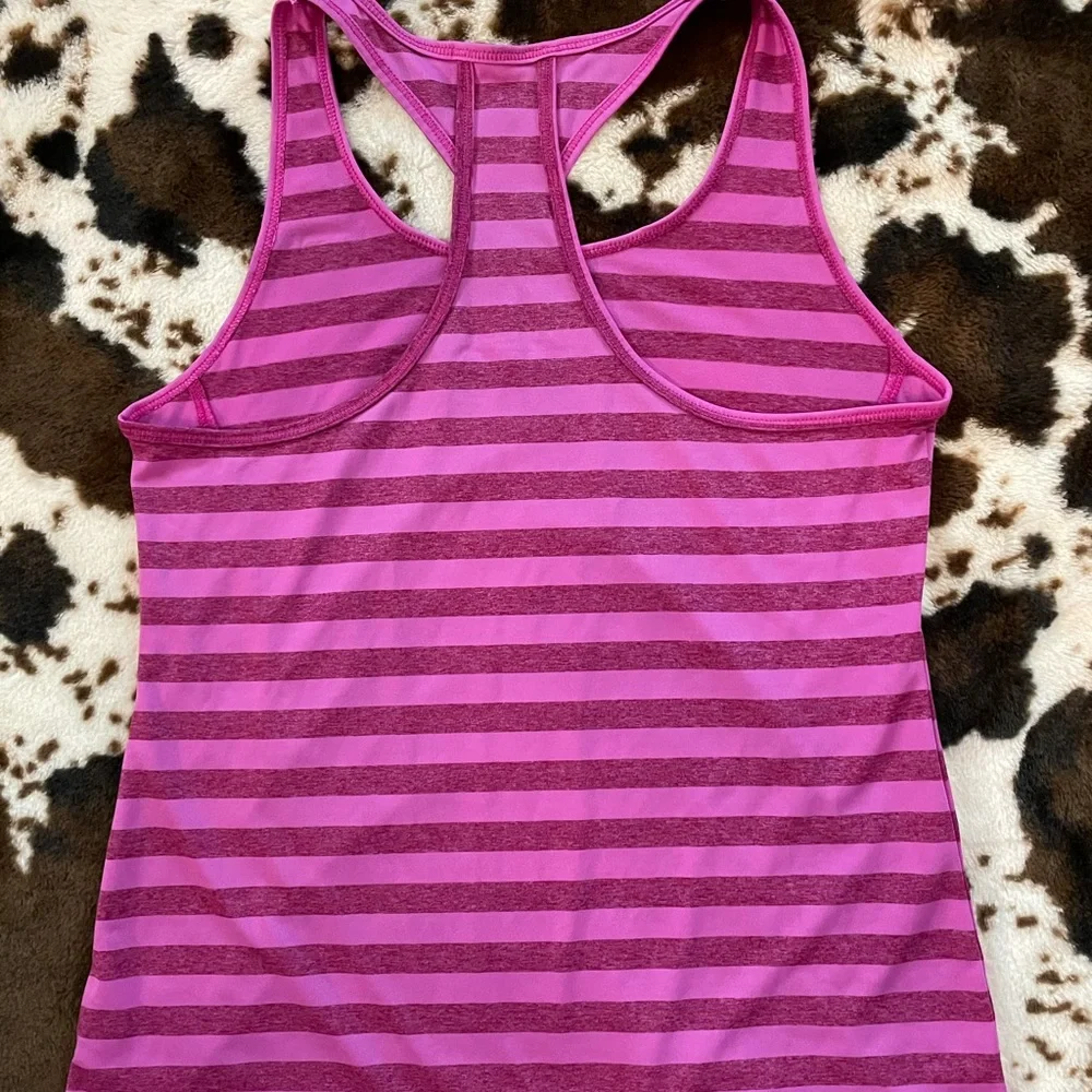 New Balance RazorBack TANK top size medium - Picture 6 of 6